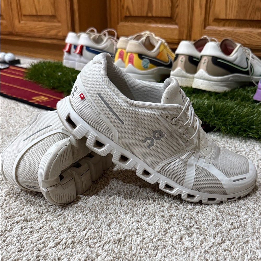 On Running Men's Cloud 5 Shoes Size 9.5